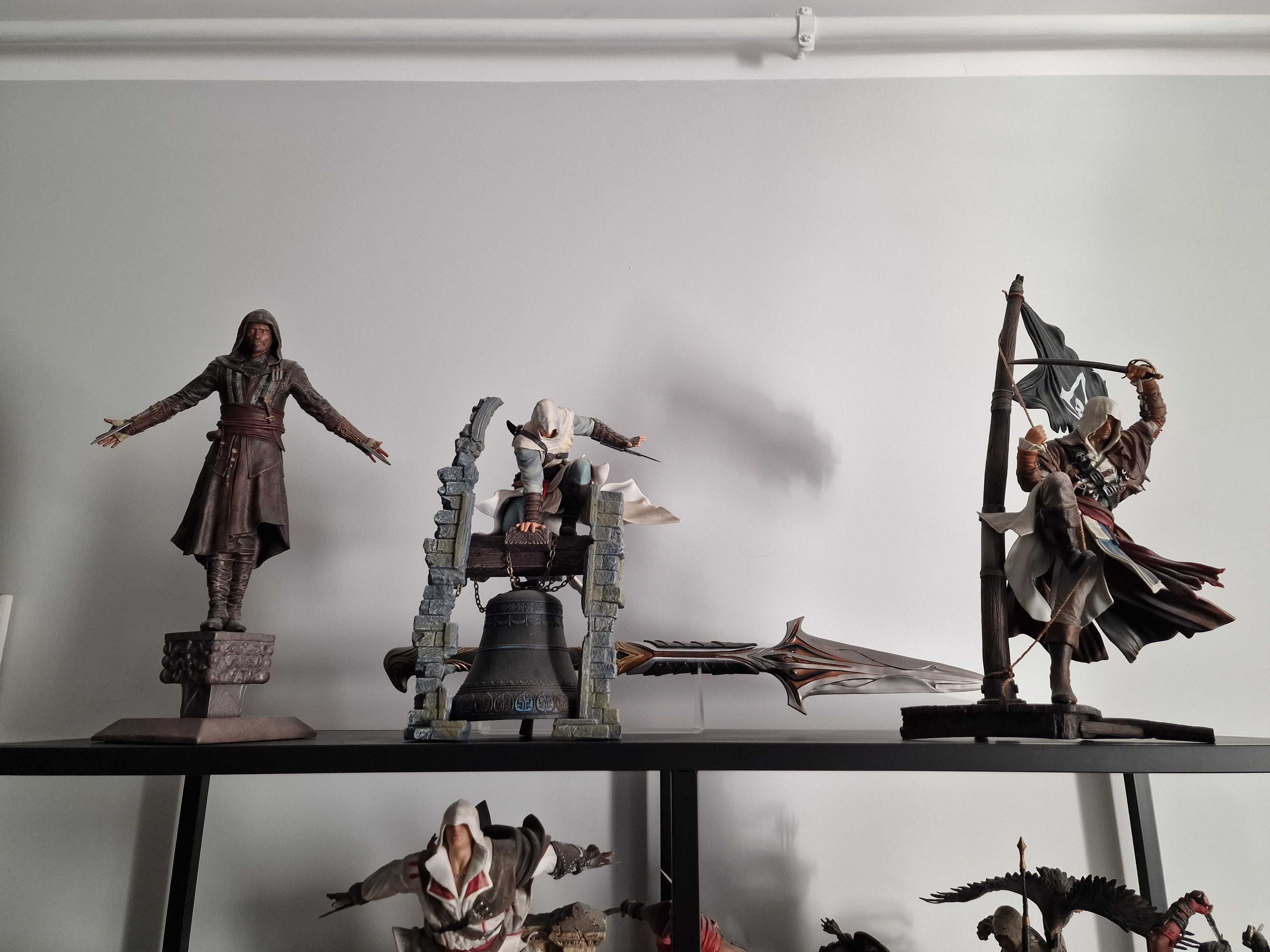 Vand colectie figurine Assassin's Creed