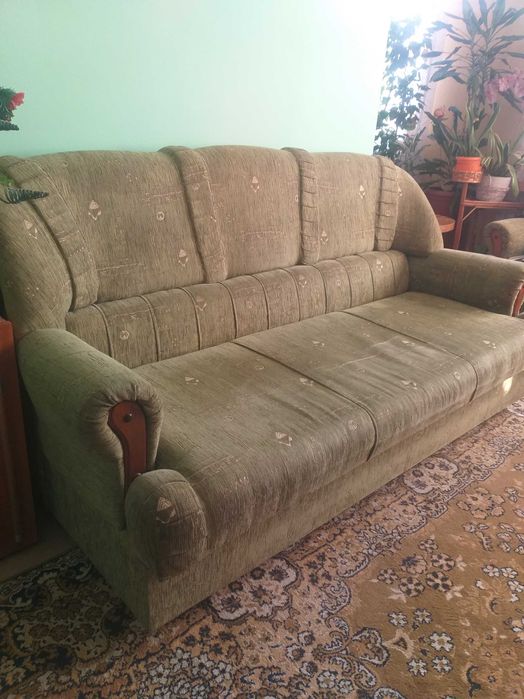 Разтегателен диван - грахово зелен