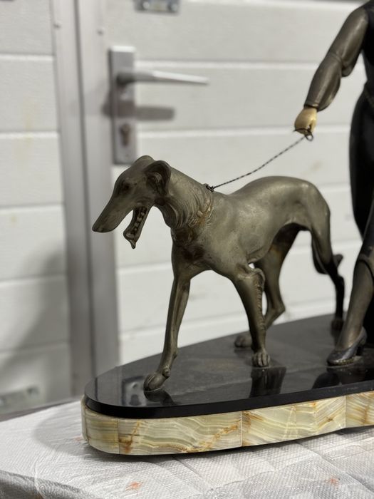 Statueta art deco din antimoniu pe soclu de marmura