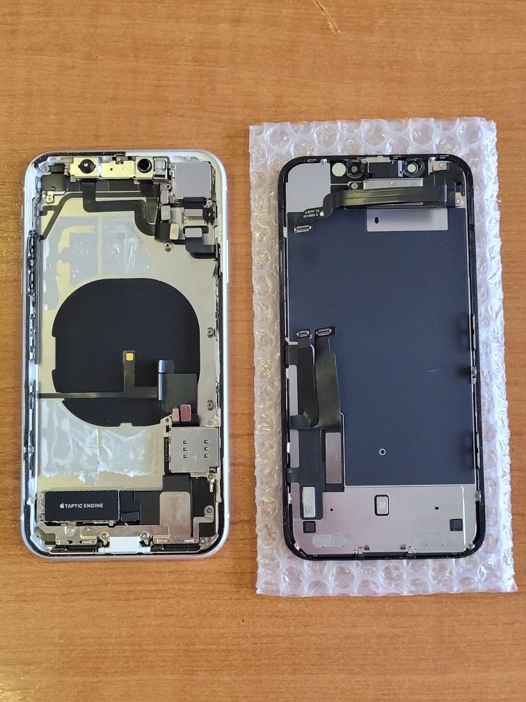 iPhone XR Дисплей + Оборудван заден капак .