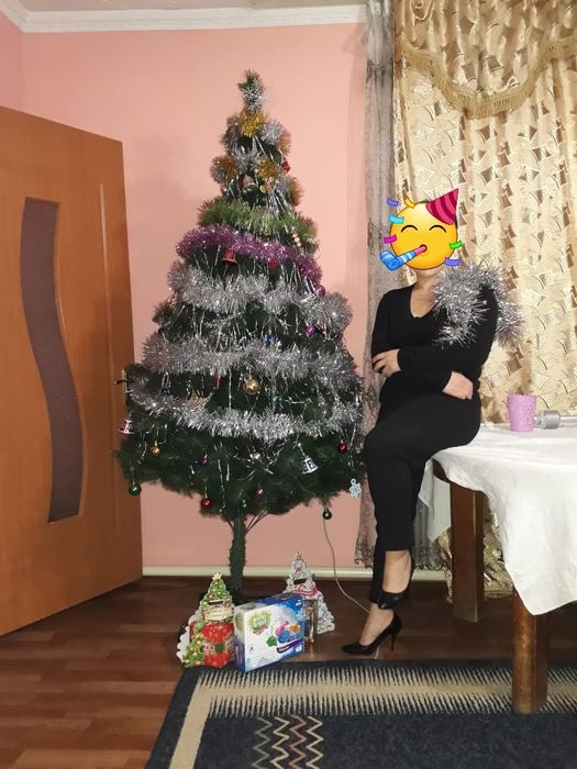 Продаётся новогодняя ёлка