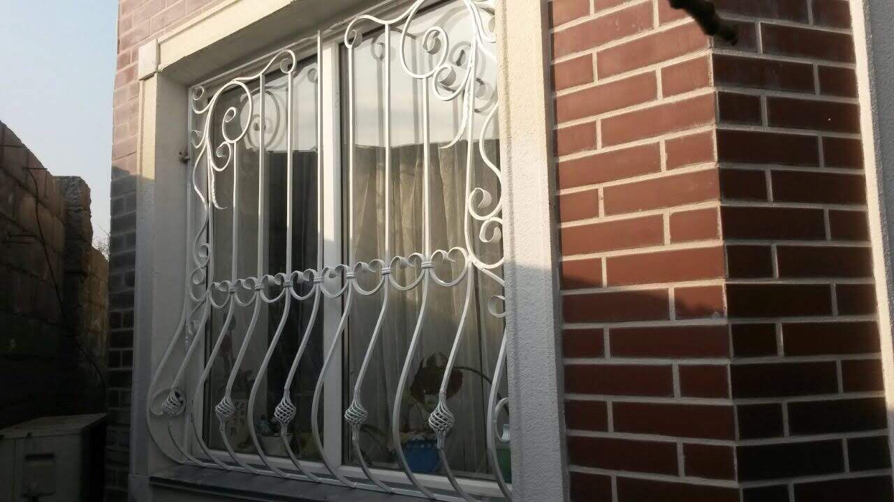 Решётки на окна, балкон и двери металлические кованные