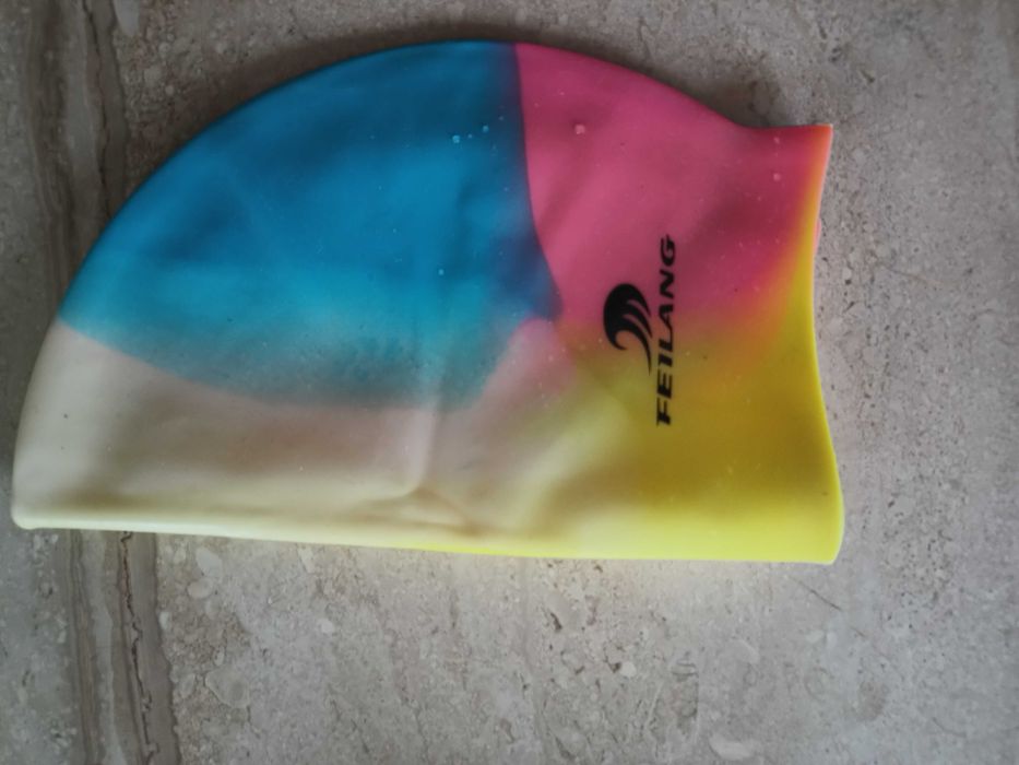 Продавам детска силиконова маркова шапка за плуване-FEILANG