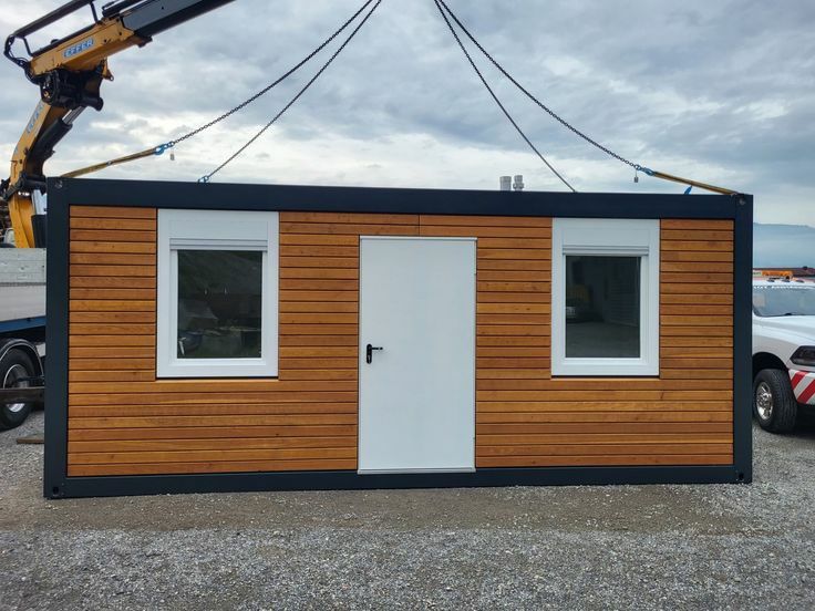 Containere standard la gata