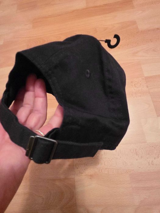 Черна шапка с козерка Nike