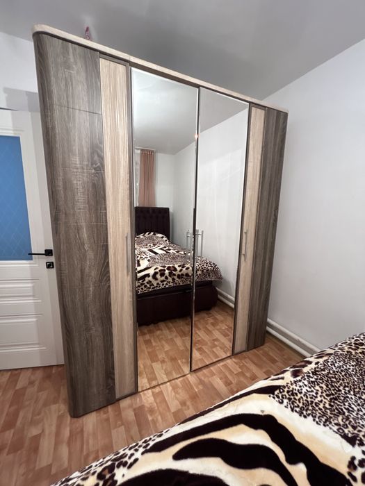 Продам шифоньер четырехдверный. + Туалетный столик с зеркалом