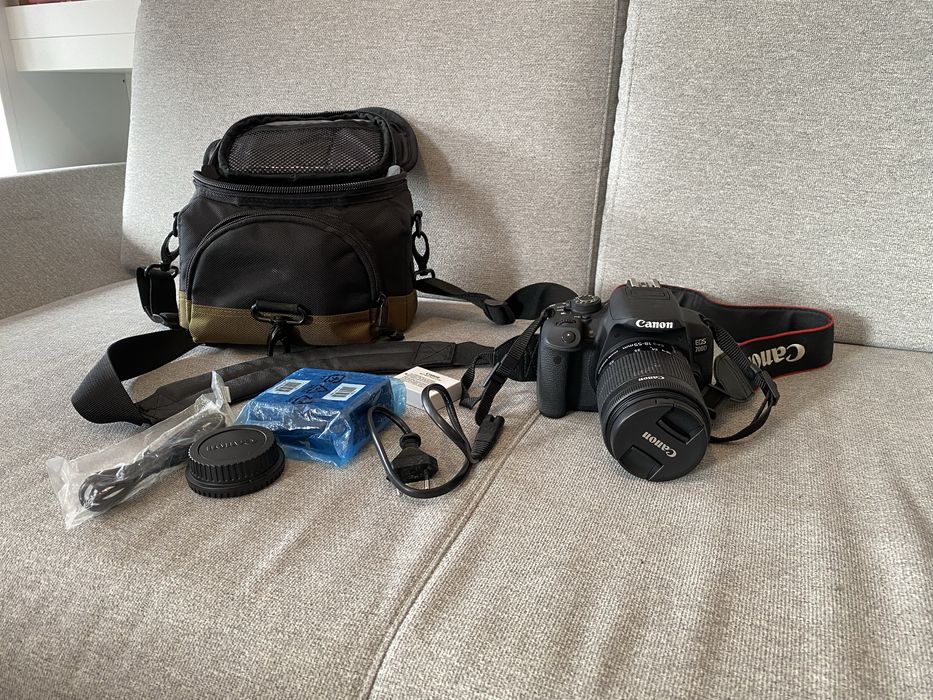 Фотоапарат Canon EOS 700D