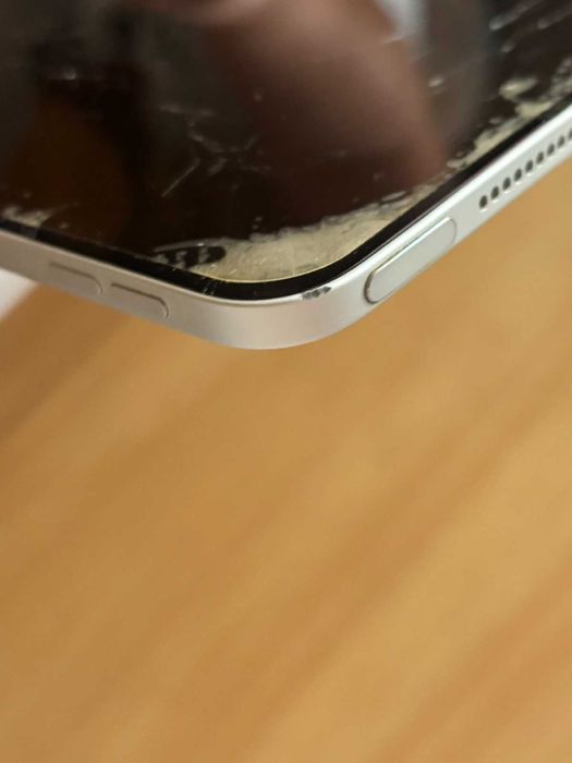 iPad Air 4 с повреден дисплей