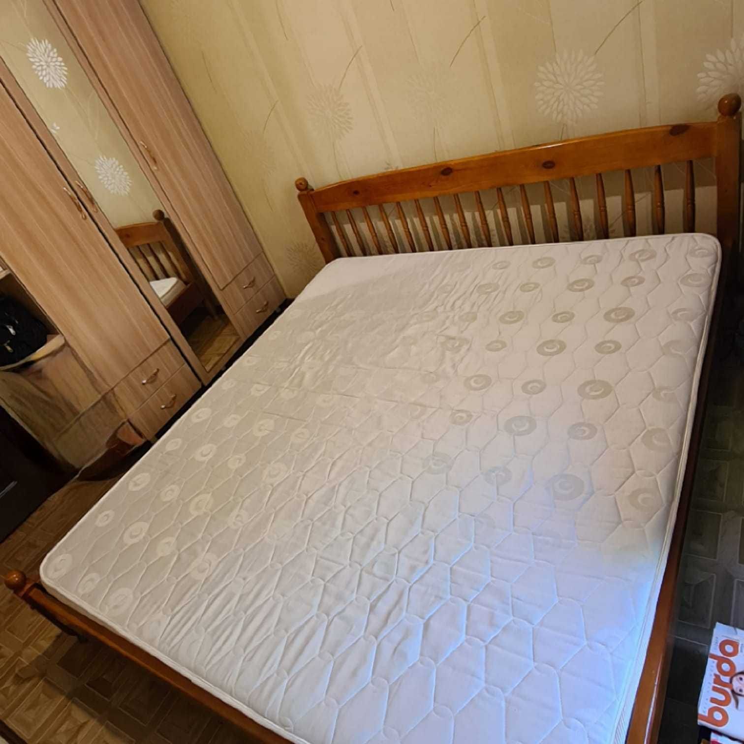 Деревянная кровать с матрасом 180×200