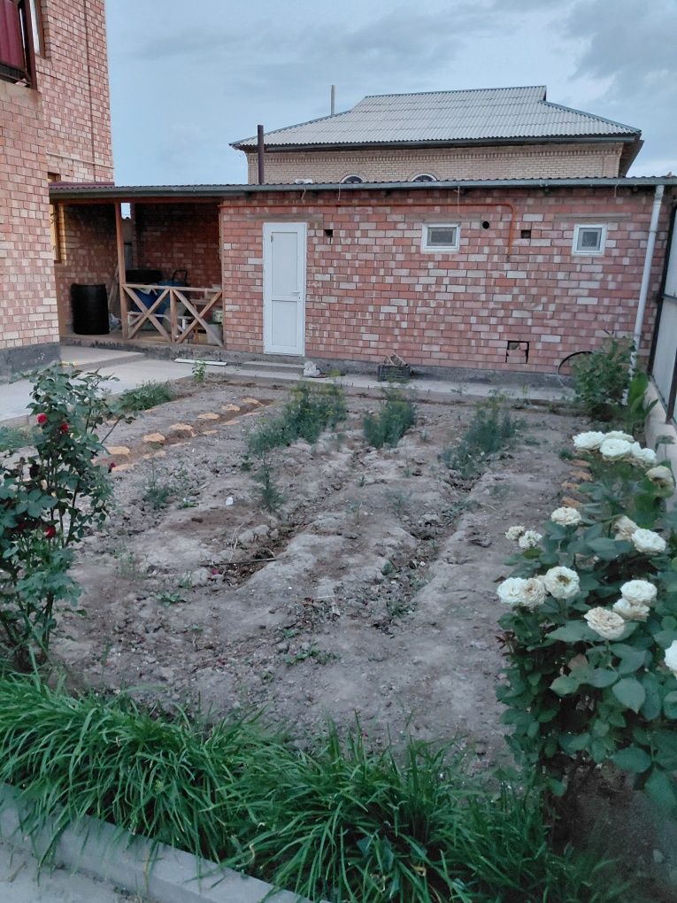 Продаётся коттедж в элитном районе.