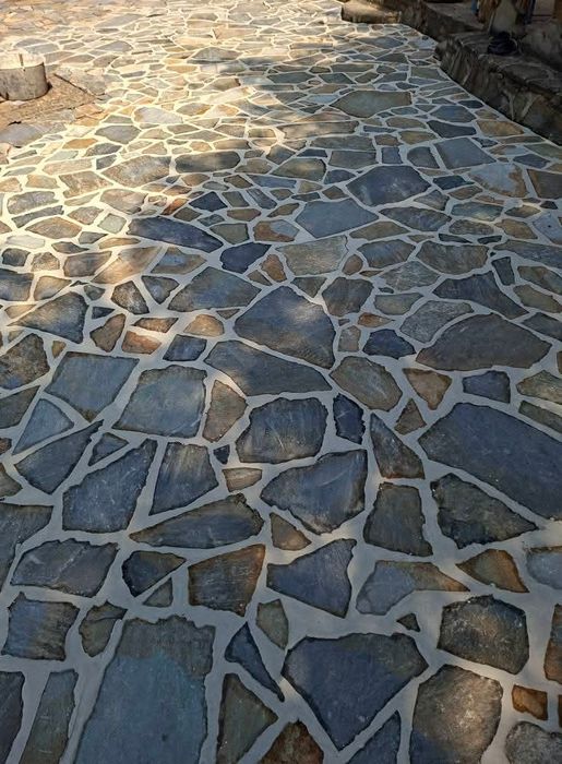 Vând piatră naturală și montez