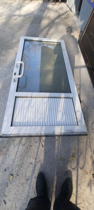 Алюминиевая дверь