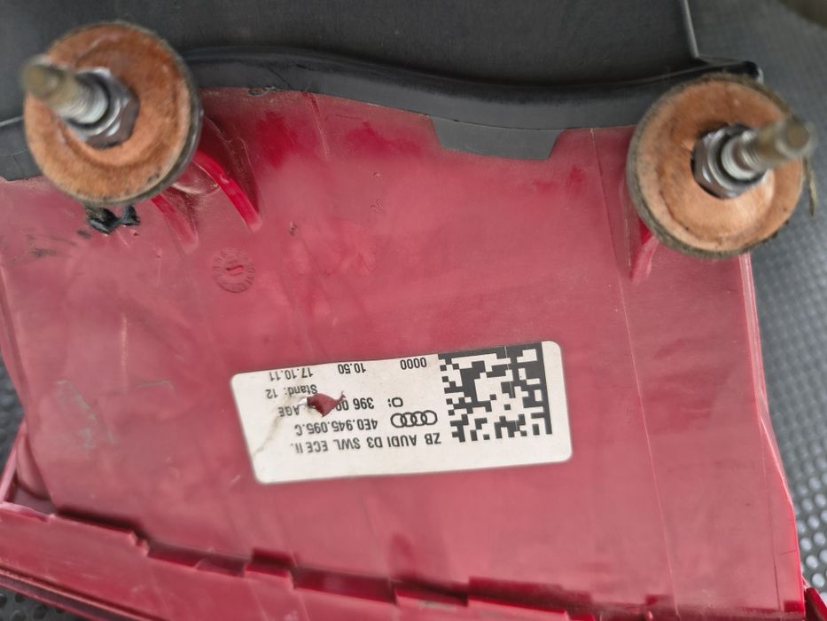 Stop / Tripla  stanga pe aripa audi A8 D3