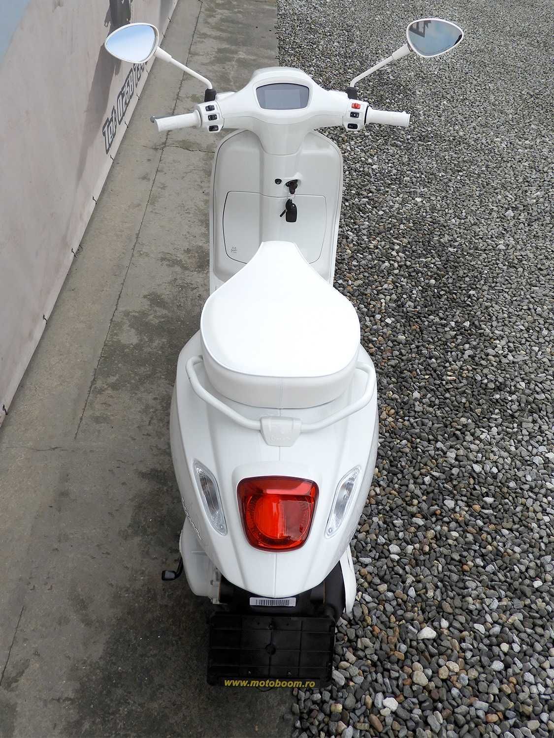 Lichidare Scuter Vespa Sprint 50 Justin Bieber 2023 | Rate | Leasing