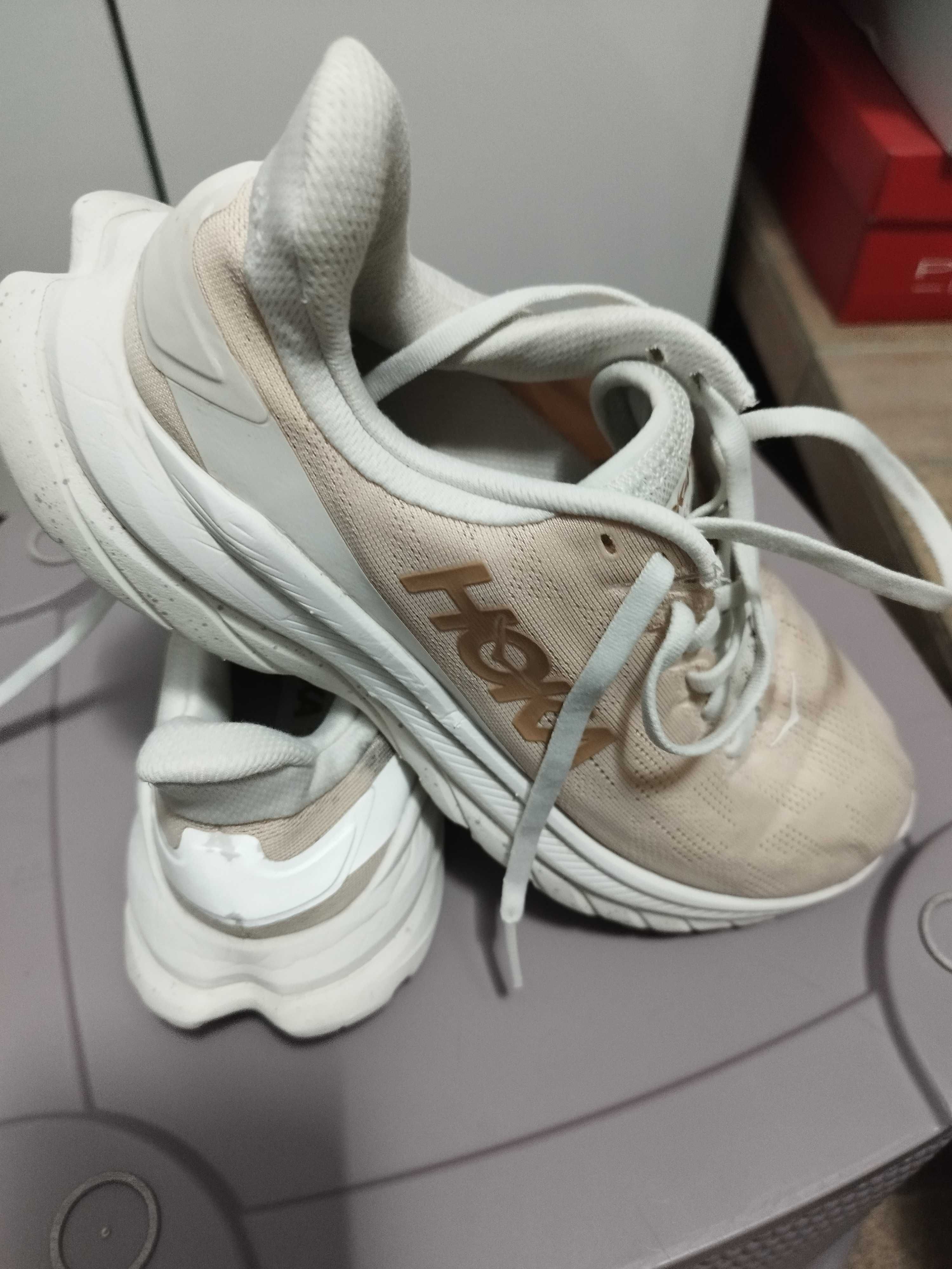 Оригинални олекотени Hoka One  Mach розови.