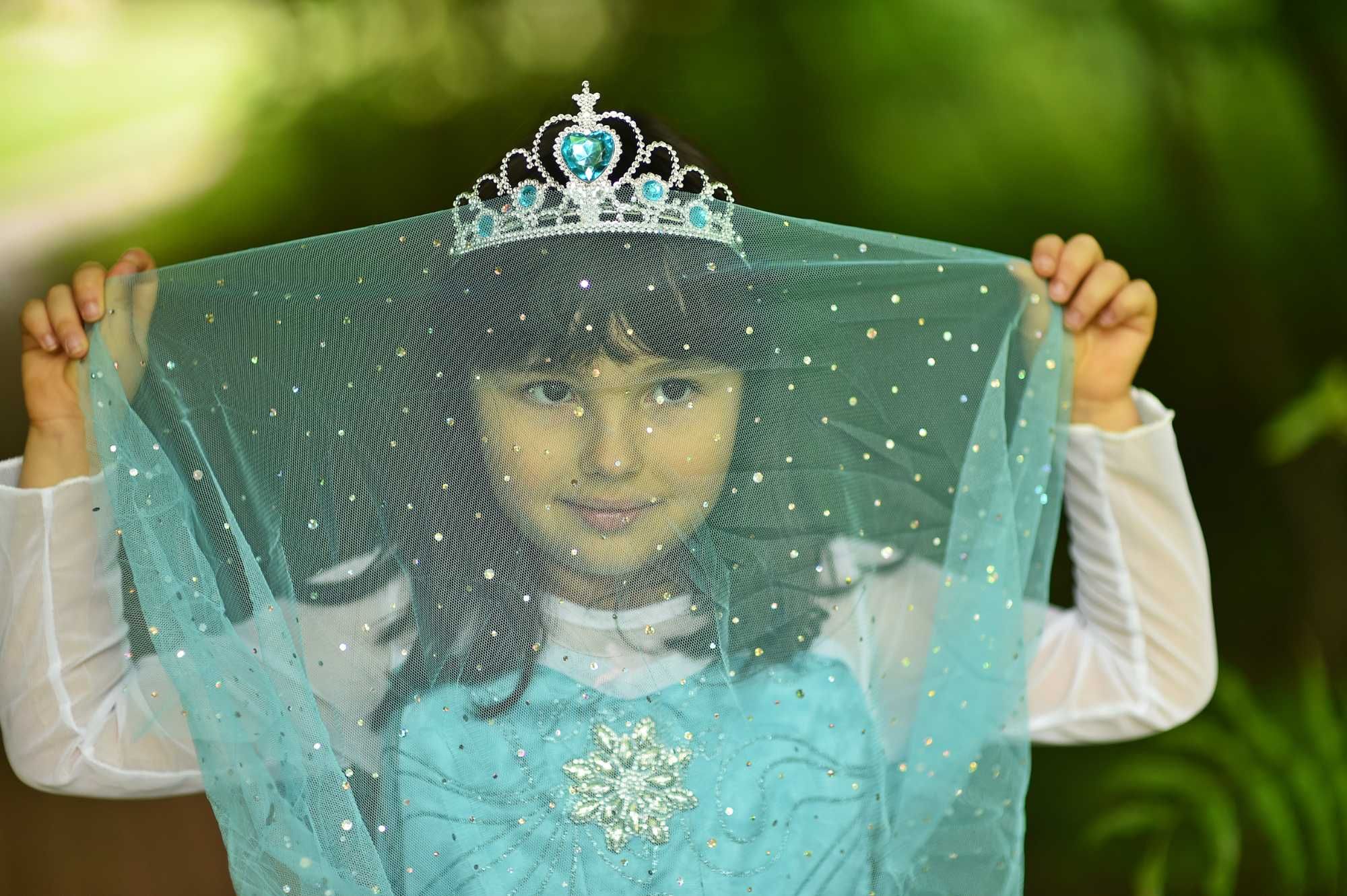 Rochie rochita NOUA printesa Elsa Frozen cu trena