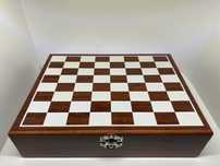 Set cadou sah in caseta lemn / sticluta whiskey / 2 pahare /desfacator