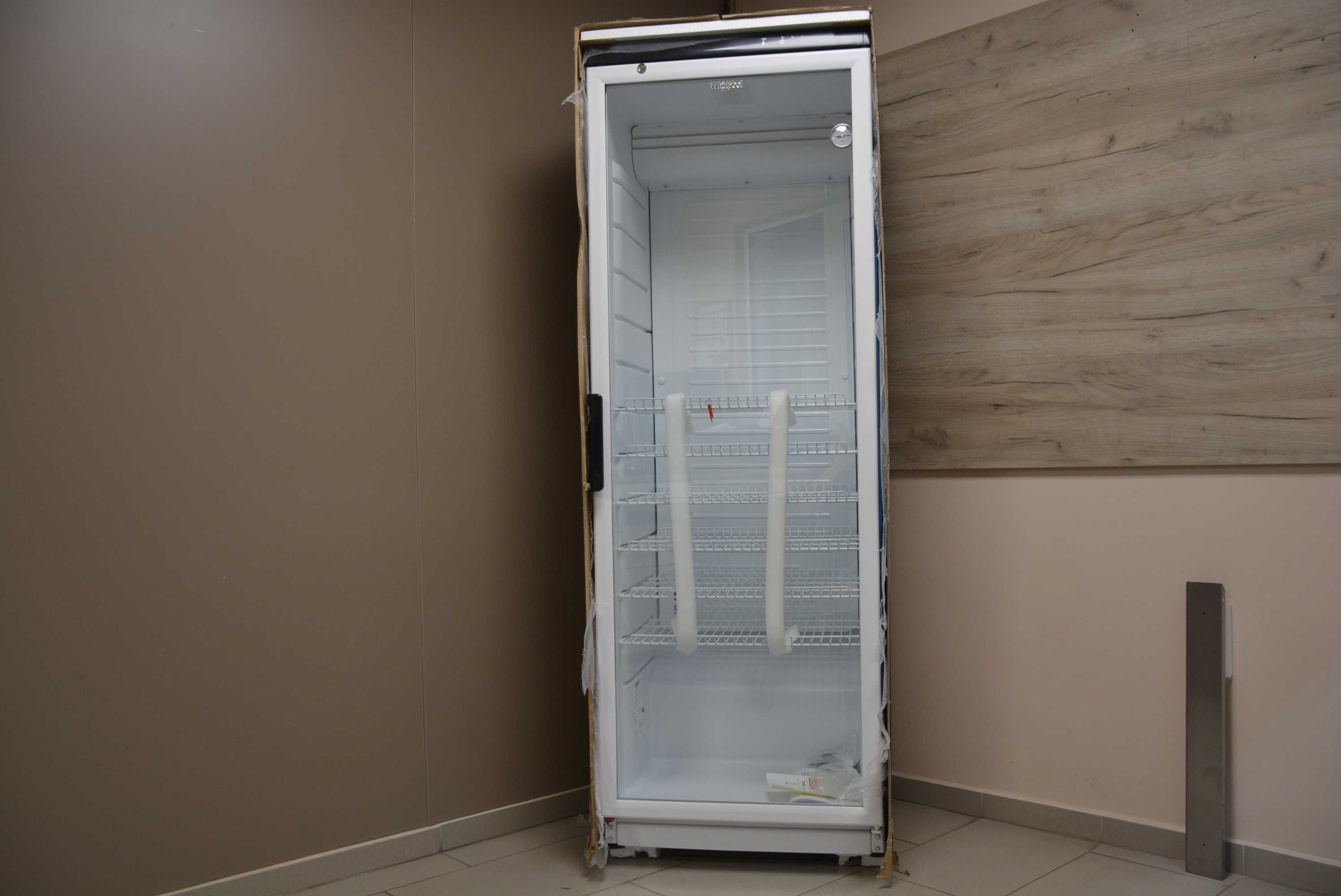 Професионална хладилна витрина Whirlpool ADN 203/2 320 литра