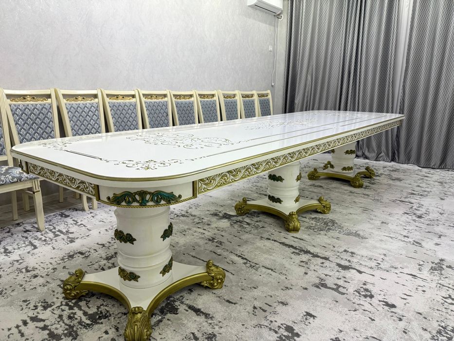 Стол для гостиной в отличном состоянии