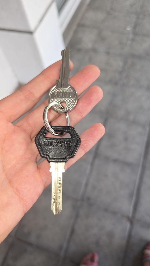 Дава се под наем Тристаен апартамент в Варна, Общината - 70 кв.м за 765 € - Снимка #16