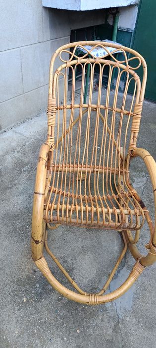 Ратанов люлеещ стол