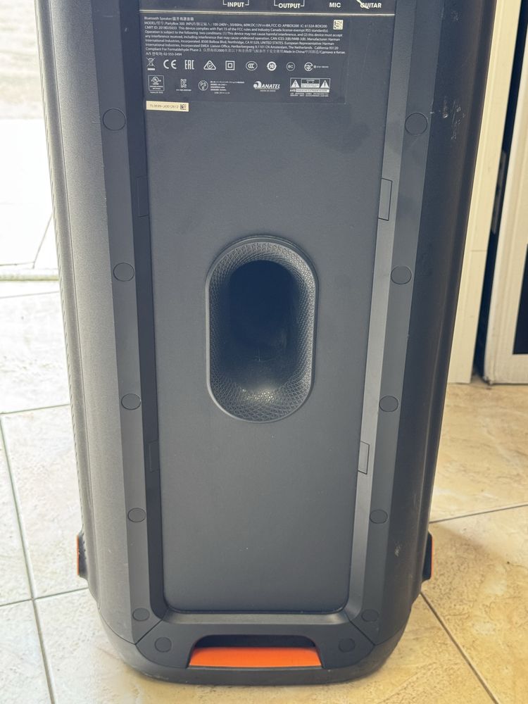 Продавам колона JBL PARTYBOX 300