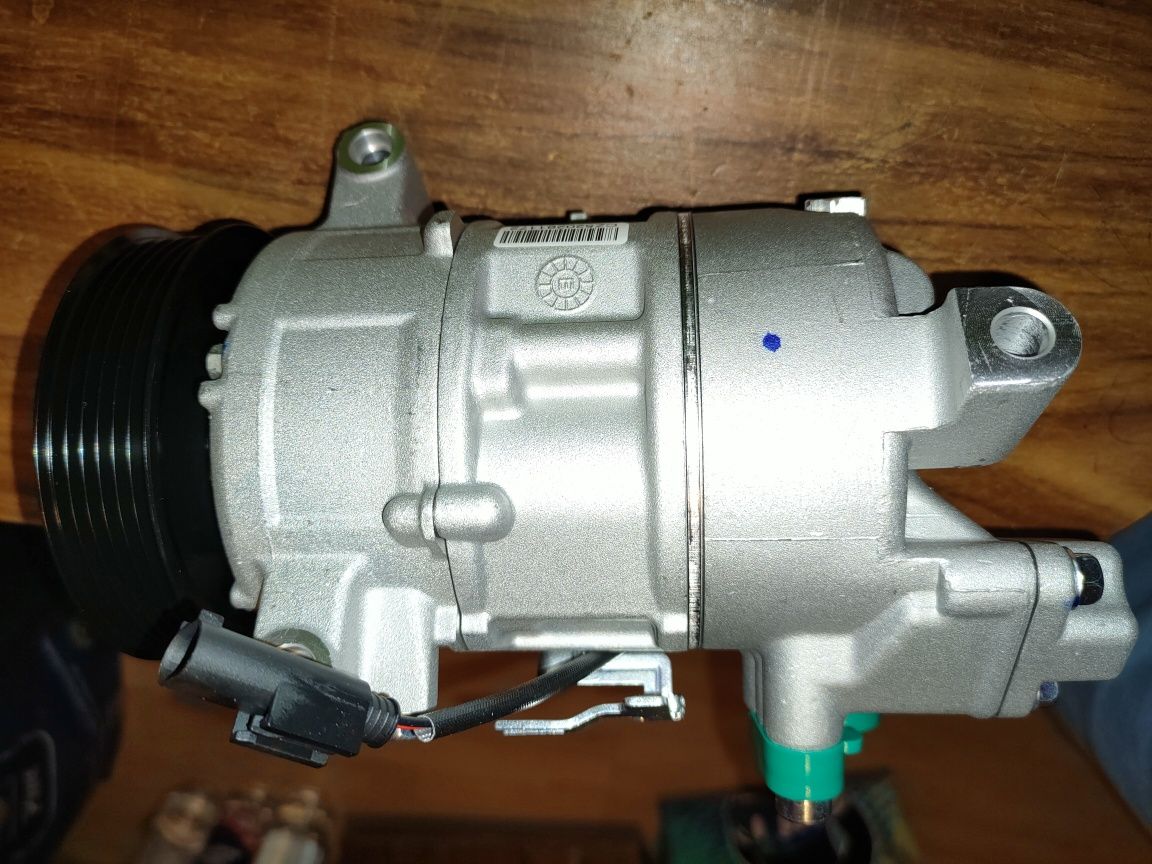 Compresor clima nou BMW E90 E91 E84 E87 2.0 benzina cod 813148