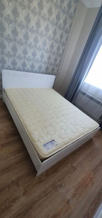 Продам кровать с матрасом 1.6×2 м