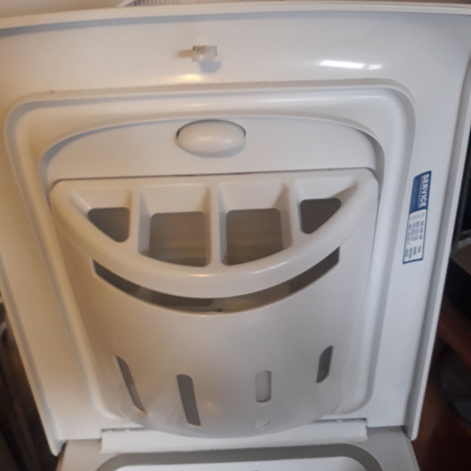 Пералня Indesit нова на два месеца.