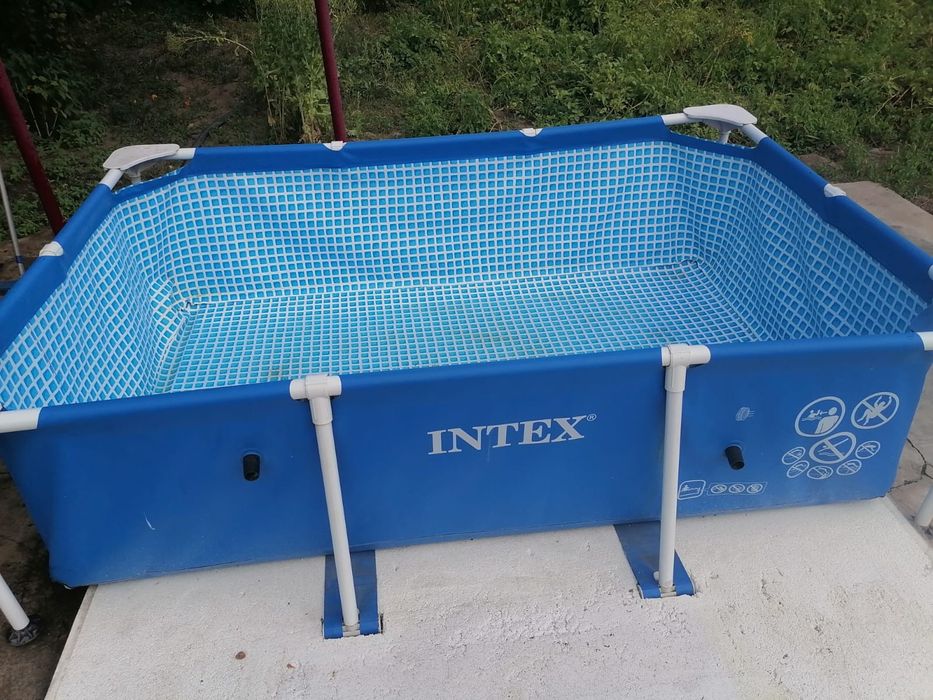 Продам каркасный бассейн Intex