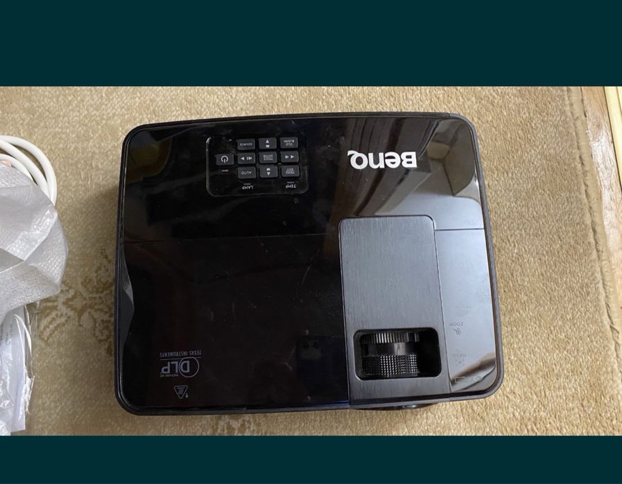 Ochelari 3D Panasonic si un videoproiector BenQ