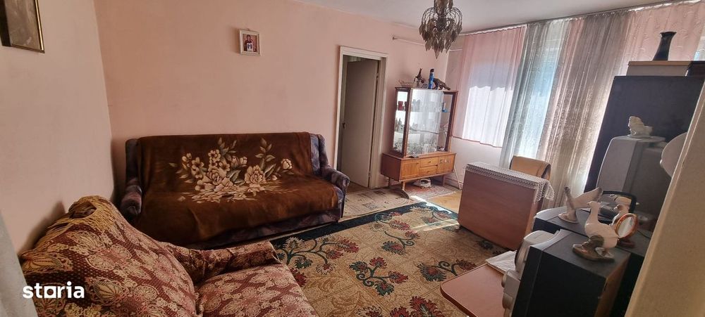 Langa Sala Sporturilor- centrala, balcon -Liber