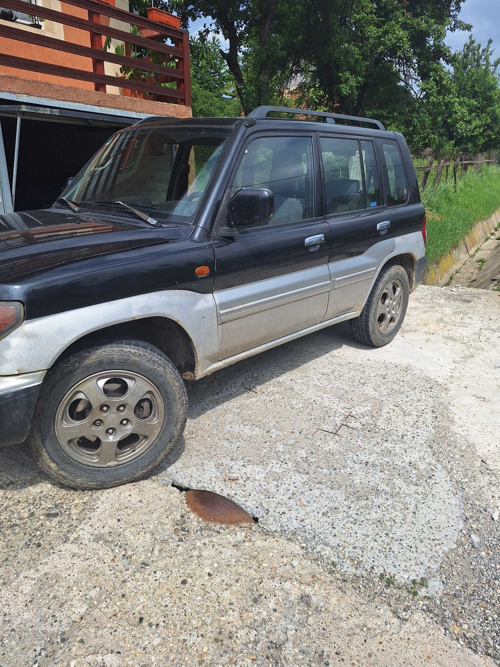 Mitsubishi pajero pini