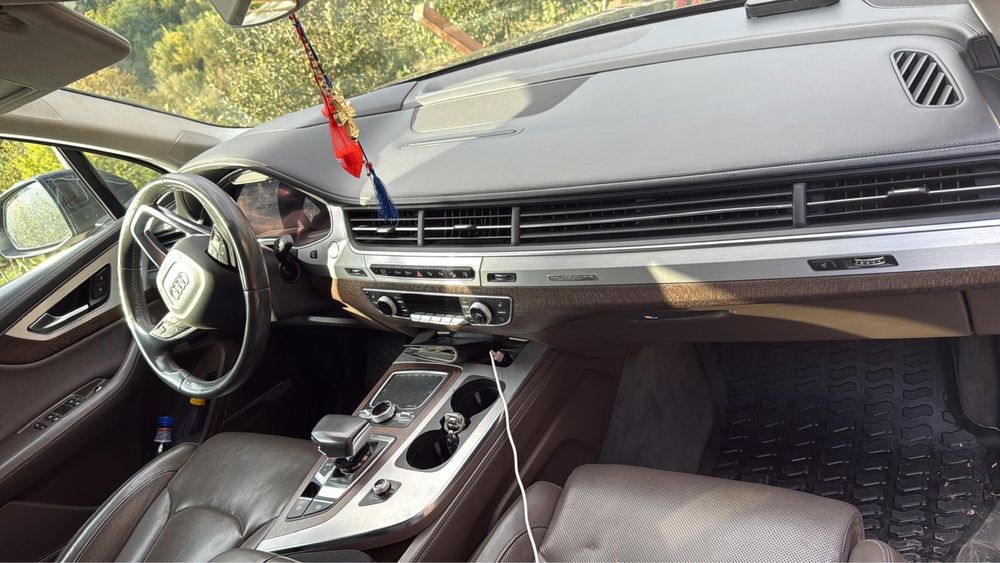 Se vinde Audi Q7  probleme cutie/ defect