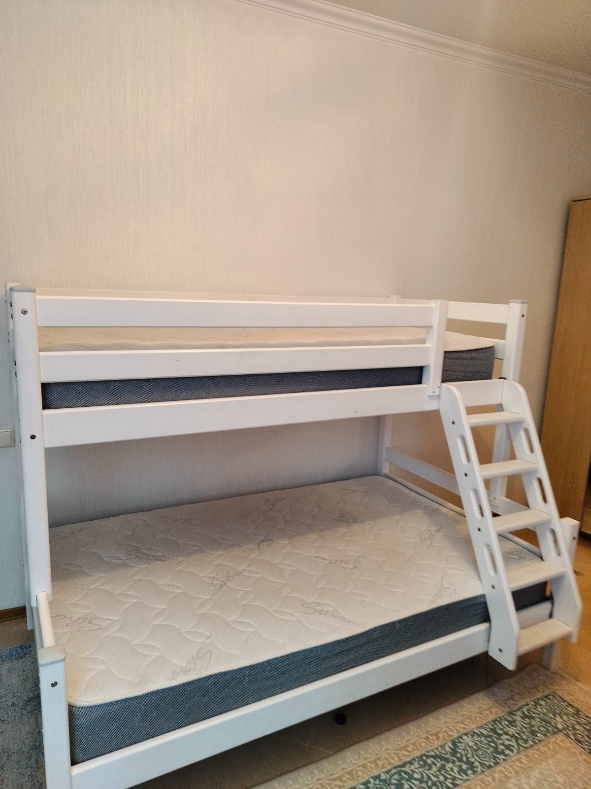 Продам детскую двухярусную кровать
