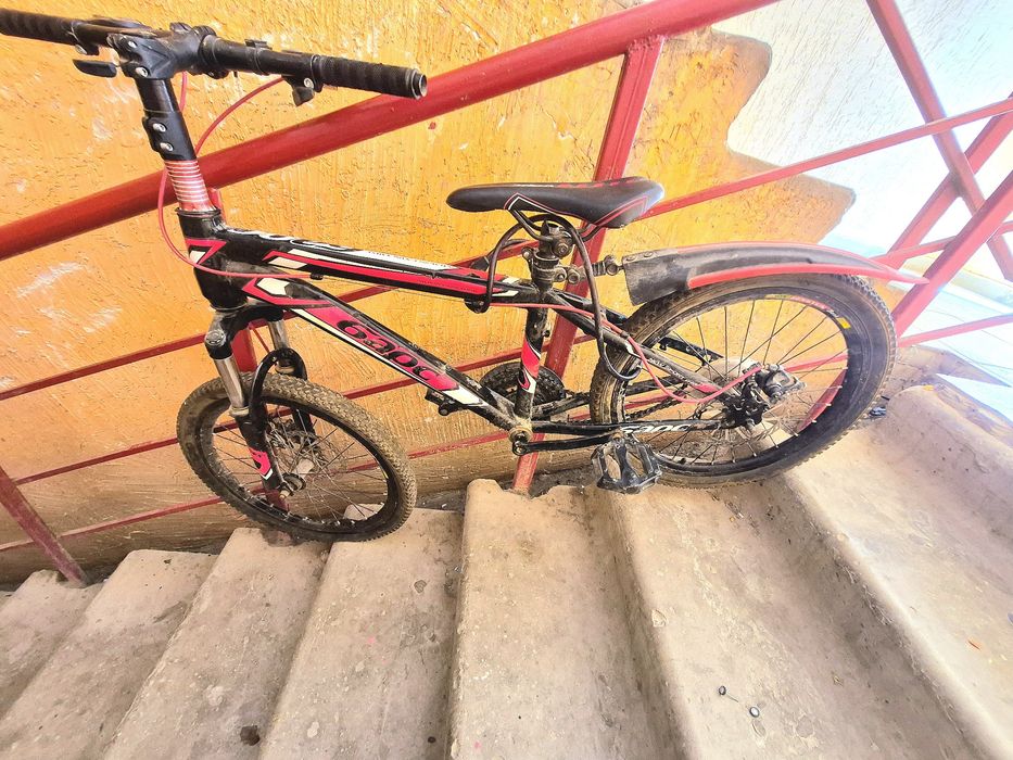 Велосипед 15000тг. Подростковый лежит без дело