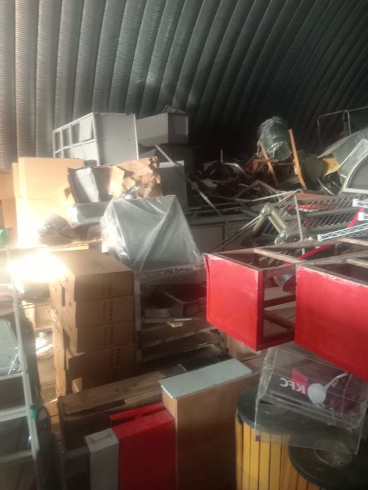 Продаем б/у оборудование и мебель для кафе и ресторанов