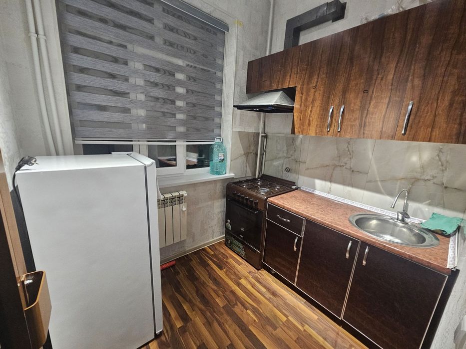 Сдаётся новая 1 ком квартира на 3 этаже с новый обстановкой Семье 
Дом