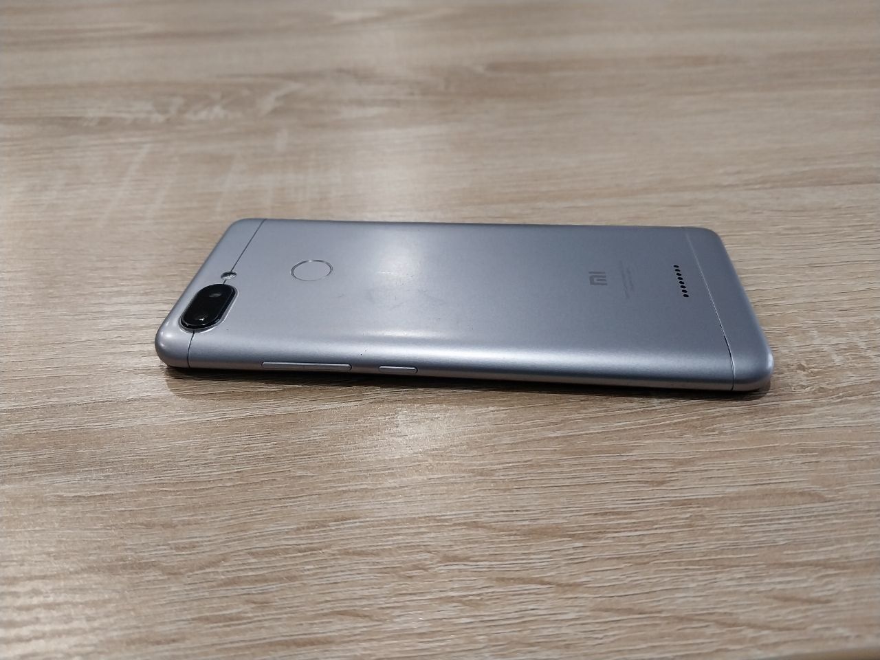 Xiaomi Redmi 6 .