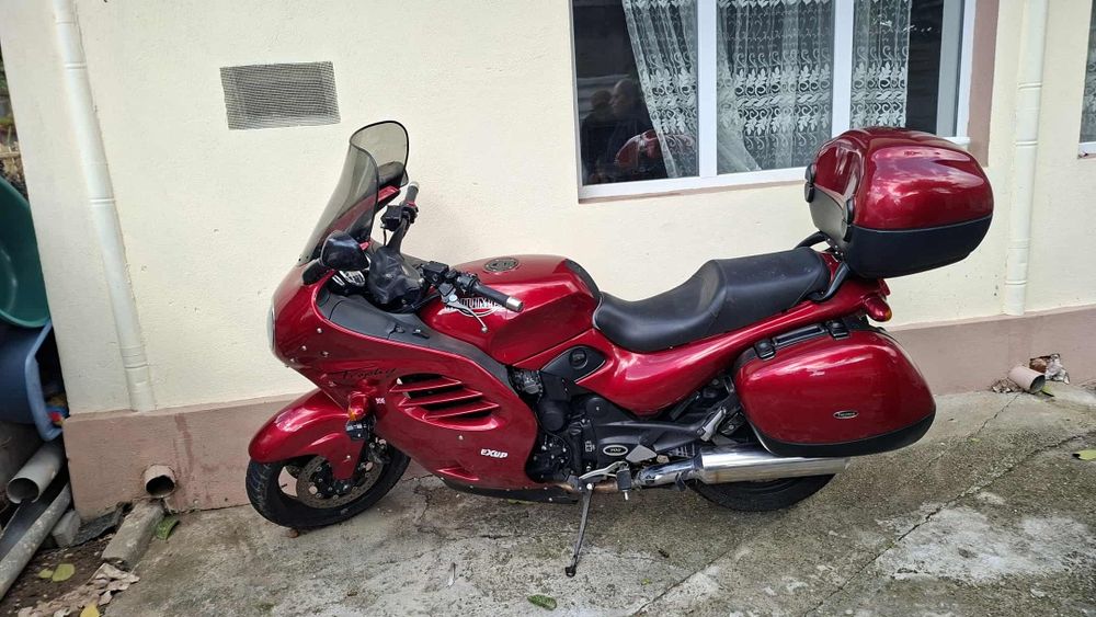 Vând motoreta triumph