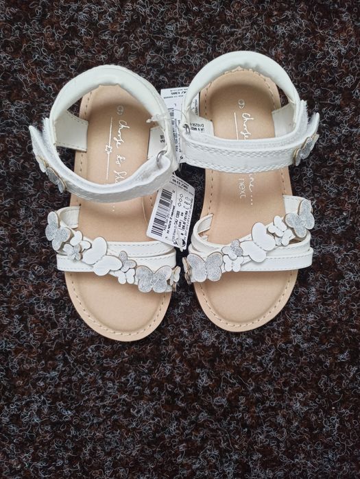 Продам новые сандалии