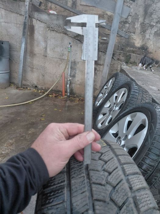 5х120 , 17 цола , зимни гуми на една зима