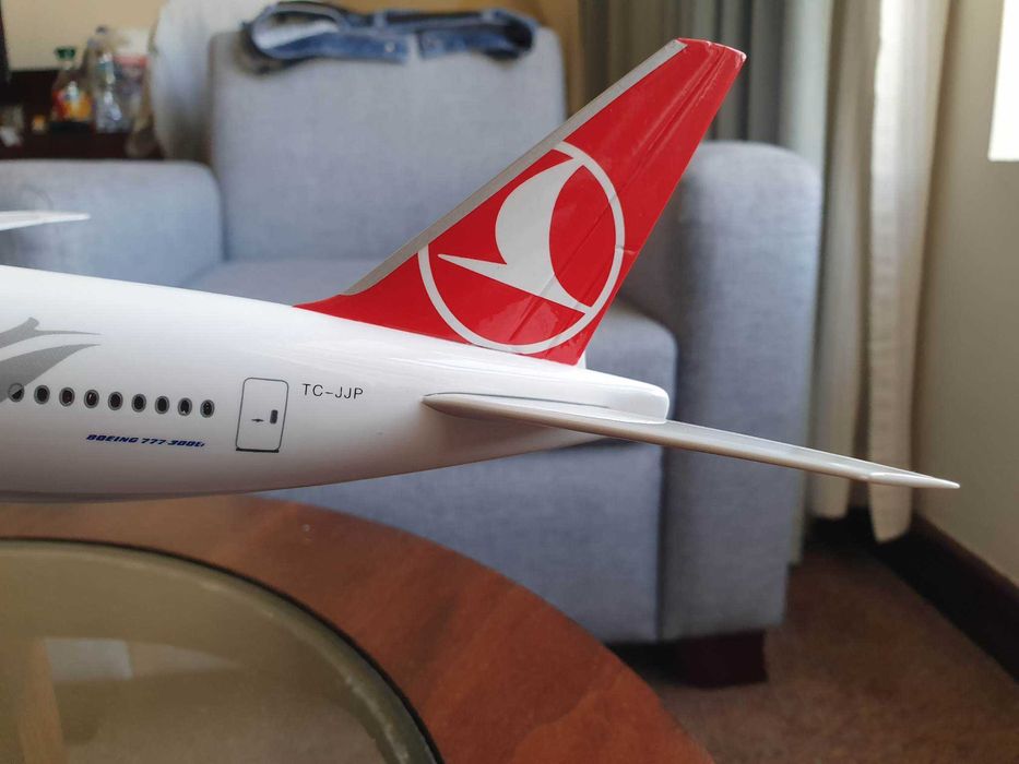 Macheta uriașă de avion Turkish Airlines | Decoratie frumoasa