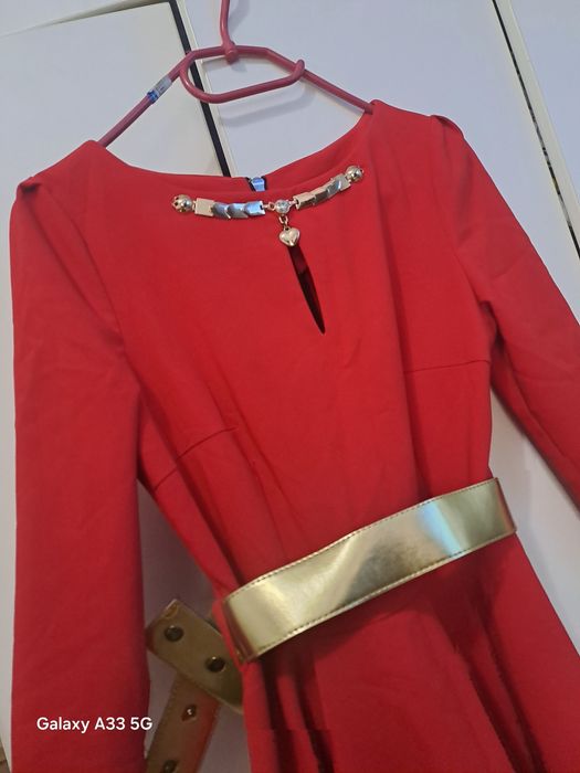 Haine de damă ,rochite ,fuste  M