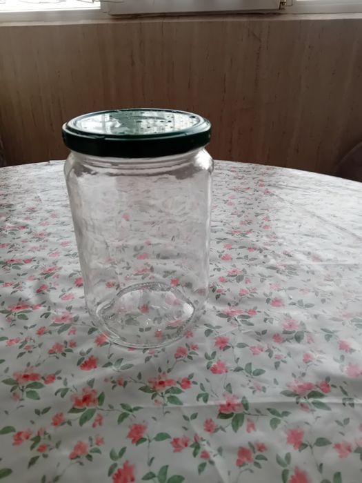 Буркани стъклени  0.700 / 0.20ст. с капачки