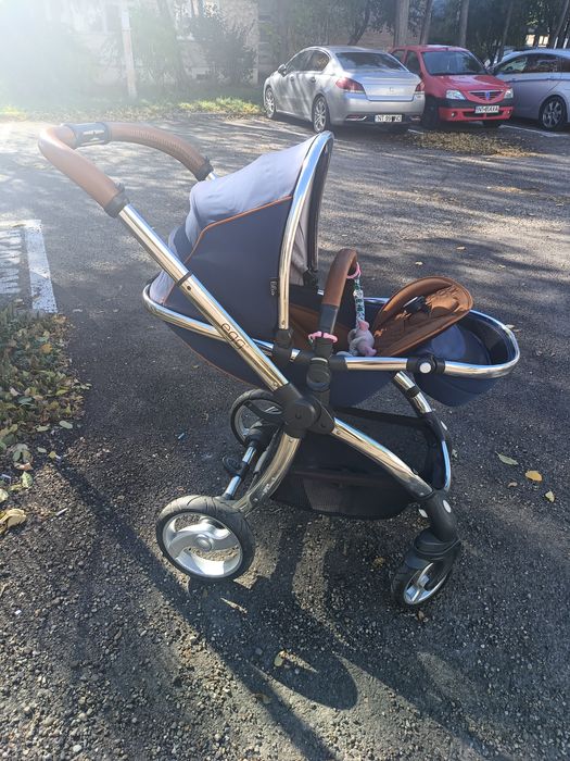 Vând Cărucior Egg 2 in 1 Regal Navy( albastru)