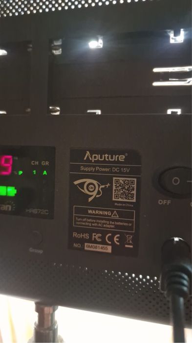 Vand 2 Lampi LED Aputure + 4 Acumulatori