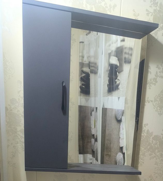 Шкаф с зеркалом в ванную, 18тыс, торг. Доставка.