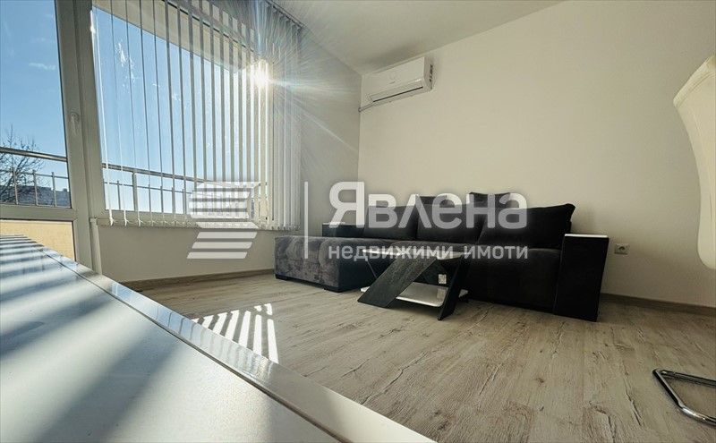 слънчев тристаен апаратмент