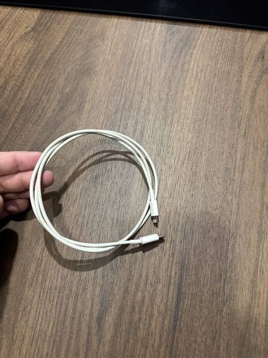 Cablu incarcare Iphone 14 Pro Stare F buna Pret : 45 lei